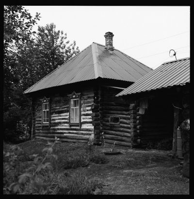 Traditionellt sibiriskt timmerhus i Zmeinka.